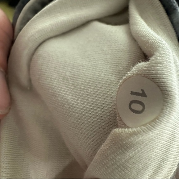 Lululemon Athletica Black‎ and Gray Performance Leggings - Picture 4 of 4